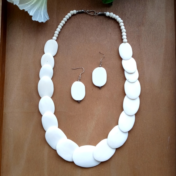 2PC Beautiful Pendant Bead Necklace and Earrings Set - Picture 2 of 10